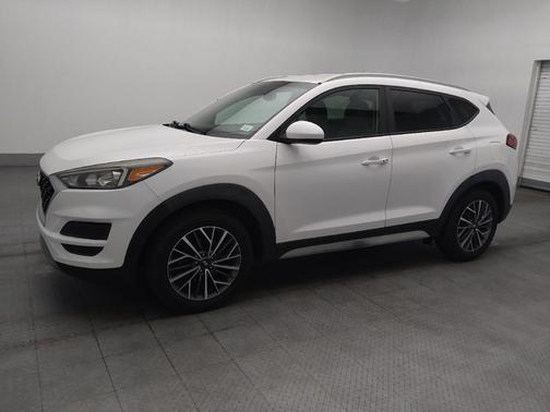 Dazzling White 2019 Hyundai TUCSON SE