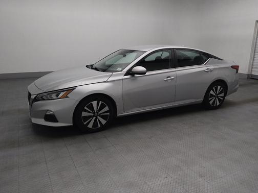 Brilliant Silver Metallic 2022 Nissan Altima 2.5 SV