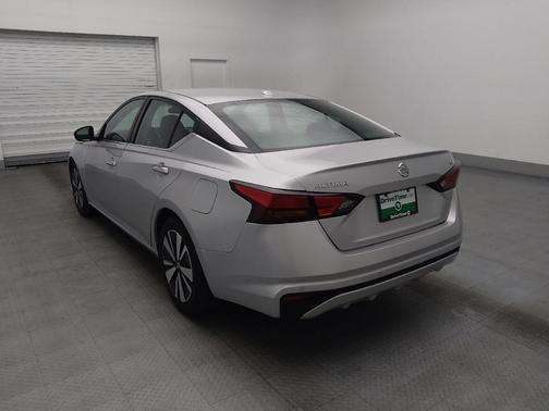 Brilliant Silver Metallic 2022 Nissan Altima 2.5 SV