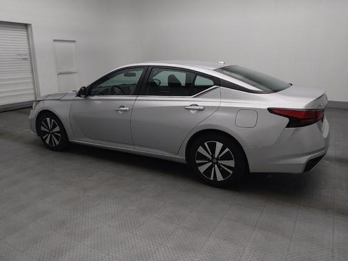 Brilliant Silver Metallic 2022 Nissan Altima 2.5 SV