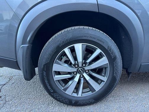 2024 Nissan Pathfinder SL FWD