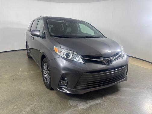 Predawn Gray Mica 2018 Toyota Sienna XLE