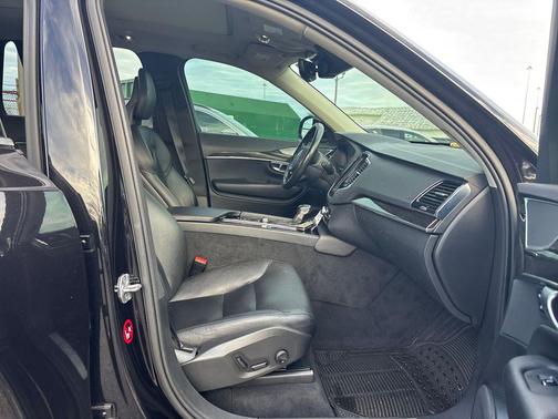2018 Volvo XC90 T5 Momentum