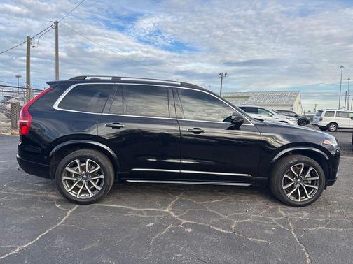 2018 Volvo XC90 T5 Momentum