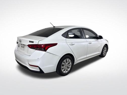 Frost White Pearl 2019 Hyundai Accent SE