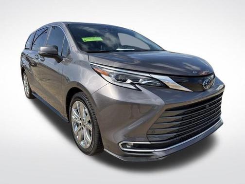 2022 Toyota Sienna Platinum 7 Passenger