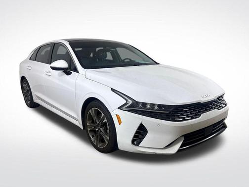 Glacial White Pearl 2022 Kia K5 EX