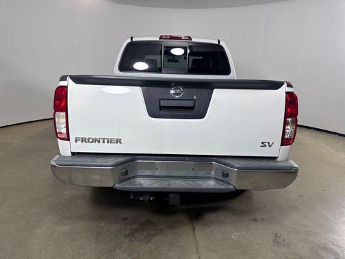 Glacier White 2018 Nissan Frontier SV