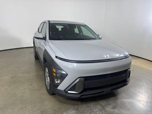 Cyber Gray Metallic 2024 Hyundai KONA SE