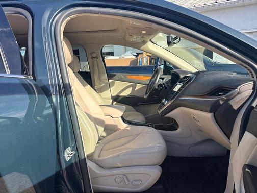 2019 Lincoln MKC Select