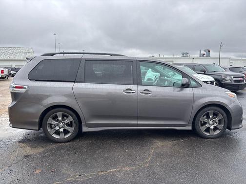 2016 Toyota Sienna SE