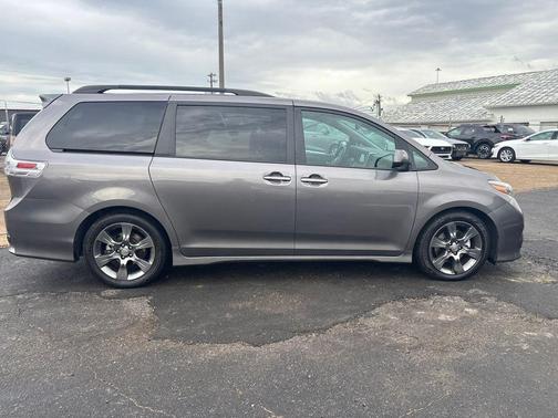 2016 Toyota Sienna SE