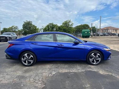 2025 Hyundai ELANTRA Limited