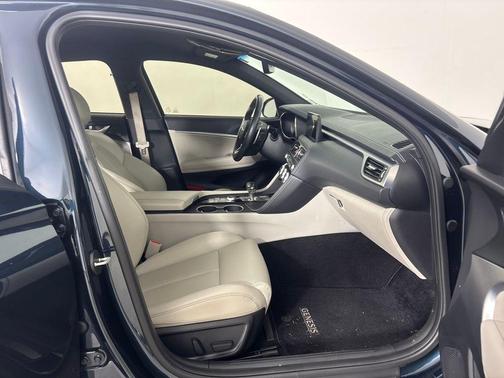 2022 Genesis G70 2.0T RWD