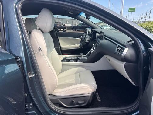 2022 Genesis G70 2.0T RWD