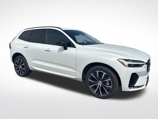 2023 Volvo XC60 B5 Plus Dark Theme