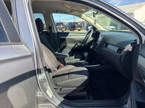 2018 Mitsubishi Outlander ES