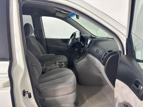 2007 Hyundai Entourage GLS