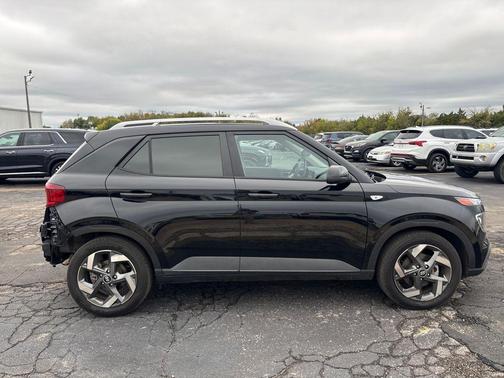 2022 Hyundai VENUE SEL