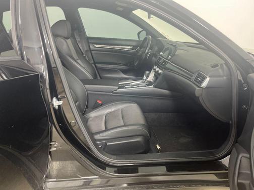 Crystal Black Pearl 2022 Honda Accord Sport 1.5T
