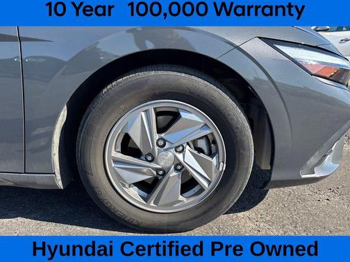 2024 Hyundai ELANTRA SE
