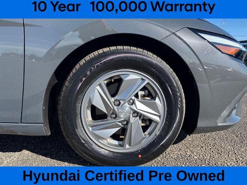 2024 Hyundai ELANTRA SE