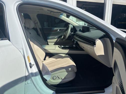 2022 Genesis G80 2.5T RWD