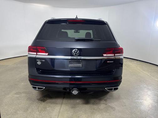Deep Black Pearl 2022 Volkswagen Atlas 3.6L SEL
