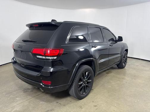 Diamond Black Crystal Pearlcoat 2020 Jeep Grand Cherokee Altitude