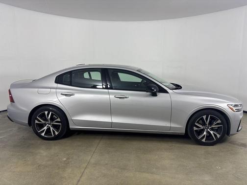 Silver 2025 Volvo S60 B5 Core