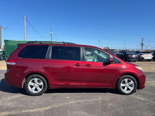 2011 Toyota Sienna LE