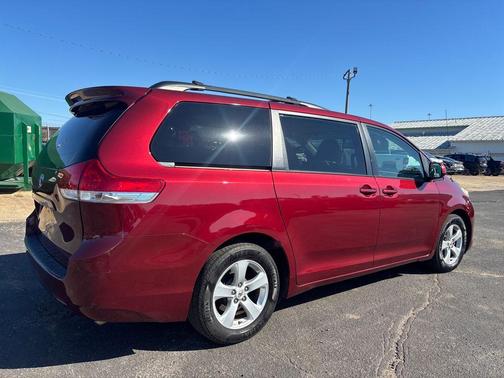 2011 Toyota Sienna LE