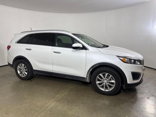 Snow White Pearl 2017 Kia Sorento LX