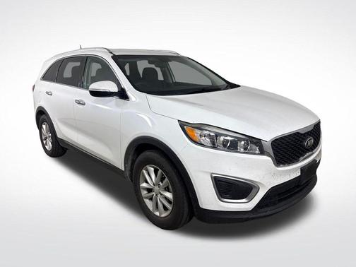 Snow White Pearl 2017 Kia Sorento LX