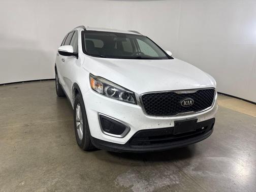 Snow White Pearl 2017 Kia Sorento LX