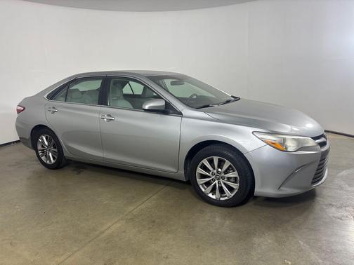 Celestial Silver Metallic 2017 Toyota Camry XLE