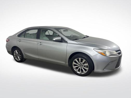 Celestial Silver Metallic 2017 Toyota Camry XLE