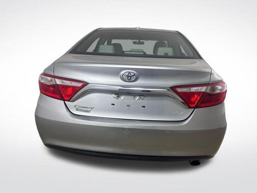 Celestial Silver Metallic 2017 Toyota Camry XLE