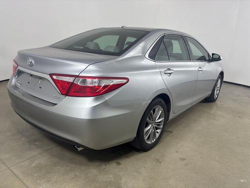 Celestial Silver Metallic 2017 Toyota Camry XLE