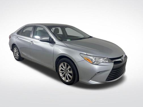 Celestial Silver Metallic 2017 Toyota Camry XLE