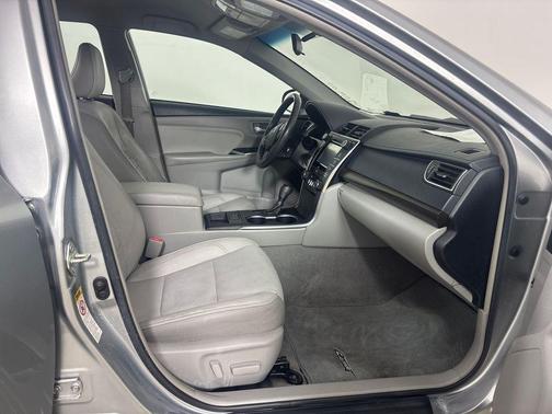 Celestial Silver Metallic 2017 Toyota Camry XLE