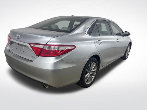 Celestial Silver Metallic 2017 Toyota Camry XLE