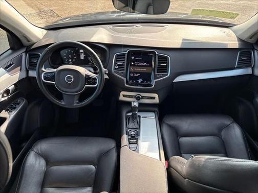 2017 Volvo XC90 T6 Momentum