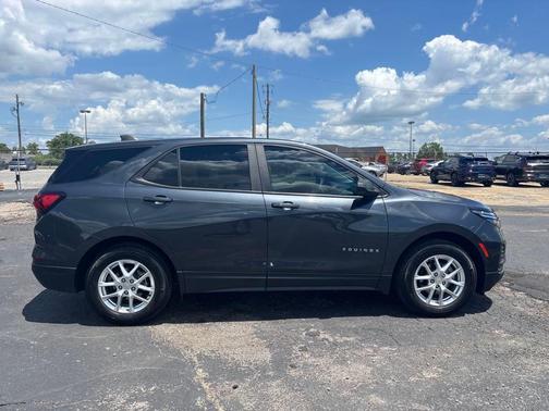 2022 Chevrolet Equinox LS