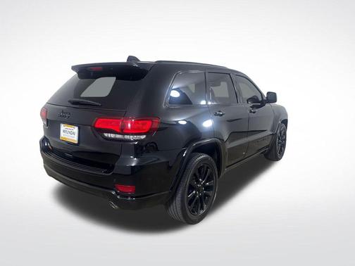 Diamond Black Crystal Pearlcoat 2018 Jeep Grand Cherokee Altitude