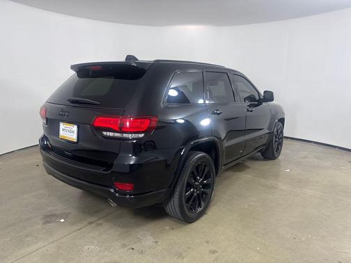Diamond Black Crystal Pearlcoat 2018 Jeep Grand Cherokee Altitude