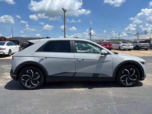 2024 Hyundai IONIQ 5 SE Standard Range