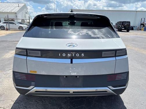 2024 Hyundai IONIQ 5 SE Standard Range