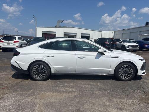2025 Hyundai SONATA Hybrid SE