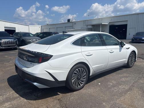 2025 Hyundai SONATA Hybrid SE